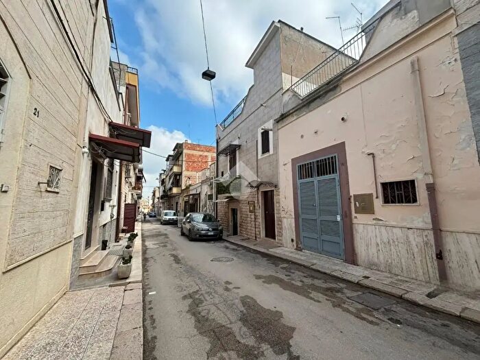 Casa trilocale in vendita in Vico Secondo Demartinis, Cerignola