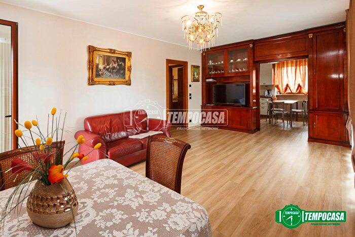 Appartamento trilocale in vendita in Via Zanica, Bergamo