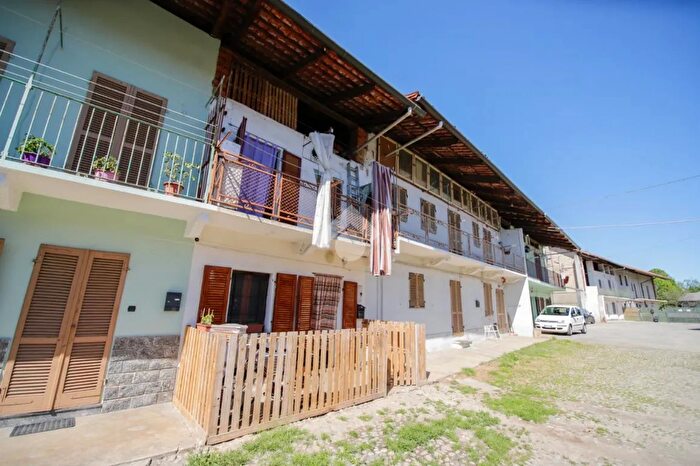 Casa trilocale in vendita in Via S Pietro Paglie, Rivarolo Canavese