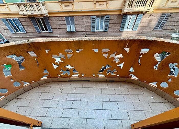 Appartamento con 5 locali in vendita in Via Mario Piana, Genova