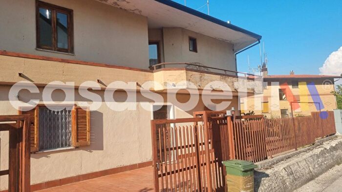 Appartamento trilocale in vendita in Via Fontanavecchia, Castelvetere Sul Calore