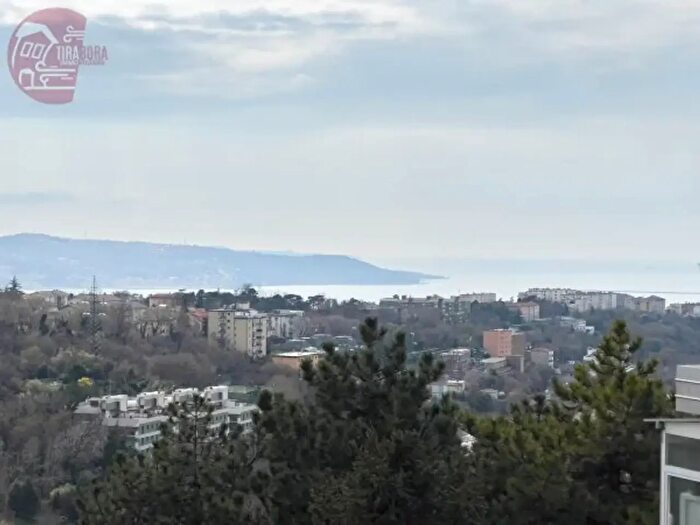 Appartamento trilocale in vendita in Via del Bergamino, Trieste