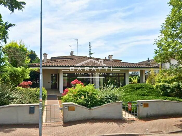 Casa con 5 locali in vendita in Borgo Virgilio