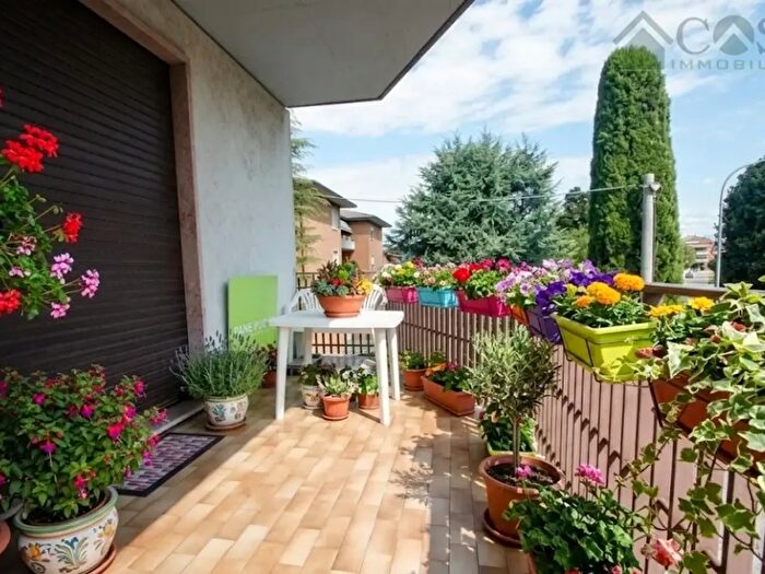 Appartamento quadrilocale in vendita in Via Deledda, Dueville