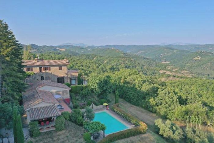 Casa con 6 locali in vendita in Montone