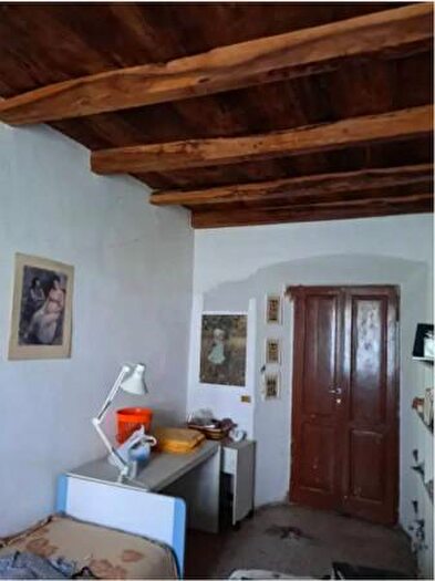 Casa con 6 locali in vendita in Via Montegrappa, Valbrona
