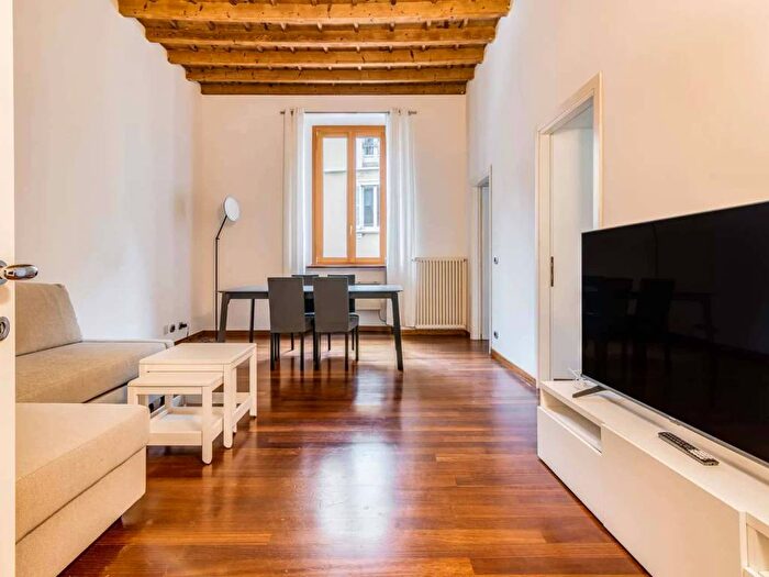 Appartamento trilocale in affitto in Via Gian Giacomo Mora, Carrobbio, Milano