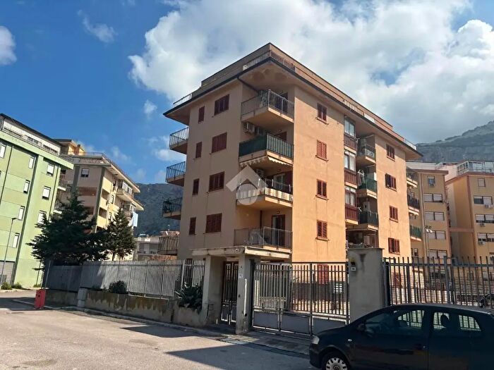 Appartamento quadrilocale in vendita in Via Sandro Pertini, Capaci