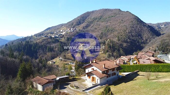 Casa con 16 locali in vendita in Via Divisione Julia Serina Bg, Serina