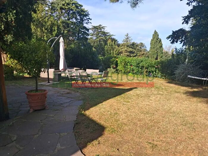 Casa con 8 locali in vendita in Via del Poggio Bis, Livorno