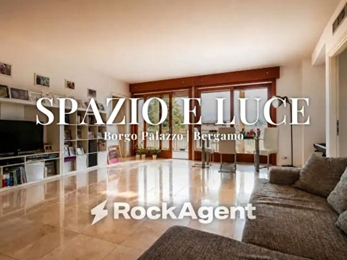 Appartamento quadrilocale in vendita in Via Madonna della Neve, Bergamo