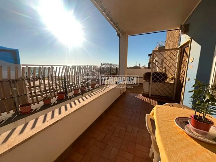 Appartamento trilocale in vendita in Via Arenile di Torre Flavia, Ladispoli