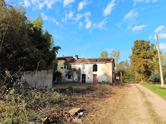 Casa con 8 locali in vendita in Via del Casone, Quarrata