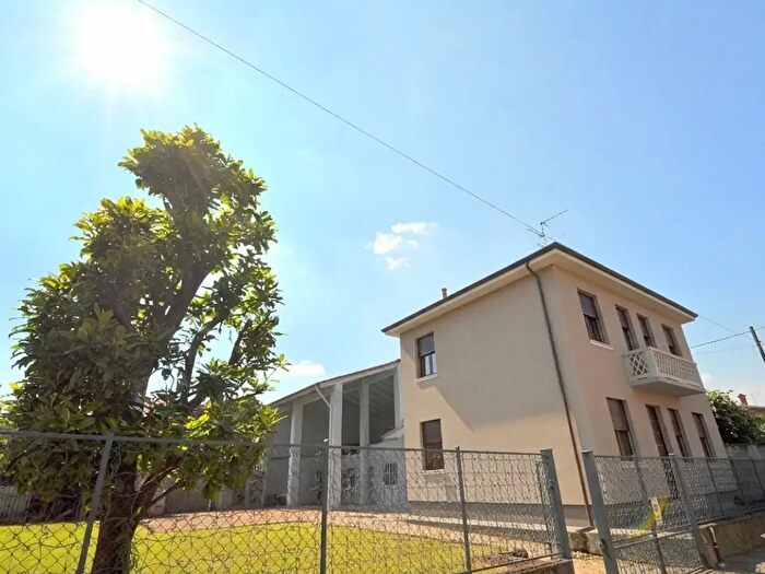 Casa con 5 locali in vendita in Inveruno