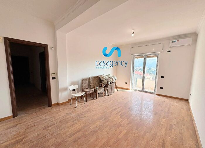 Appartamento quadrilocale in vendita in Viale Beneduce Caserta, Caserta