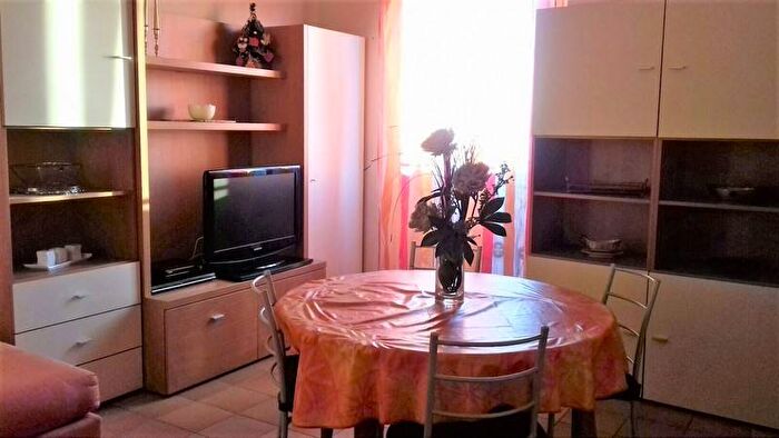 Appartamento bilocale in affitto in Via Enrico Iacomini, Centro, Camerano