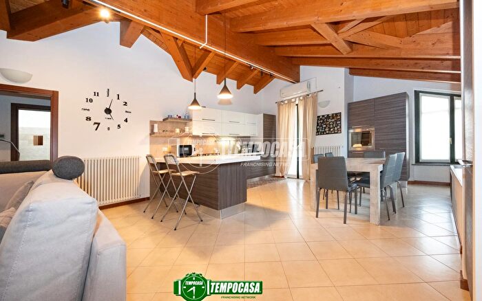 Appartamento trilocale in vendita in Via Padana Superiore B, Gessate