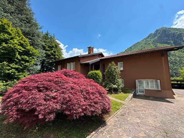 Casa con 6 locali in vendita in Via Maurizio Romelli, Ponte Nossa