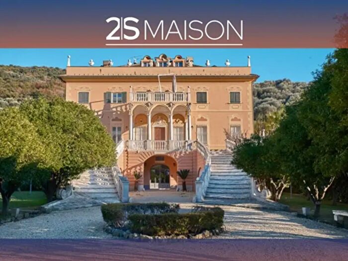 Appartamento con 6 locali in vendita in Via Calvisio, Finale Ligure