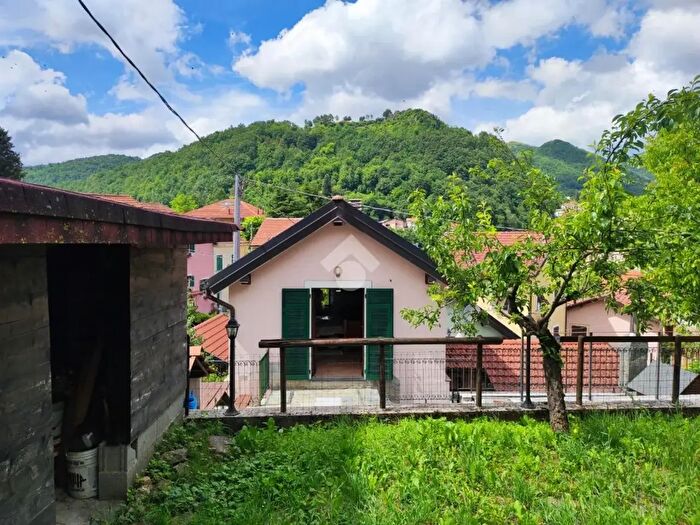 Casa trilocale in vendita in Località Carpi Inferiore, Montoggio