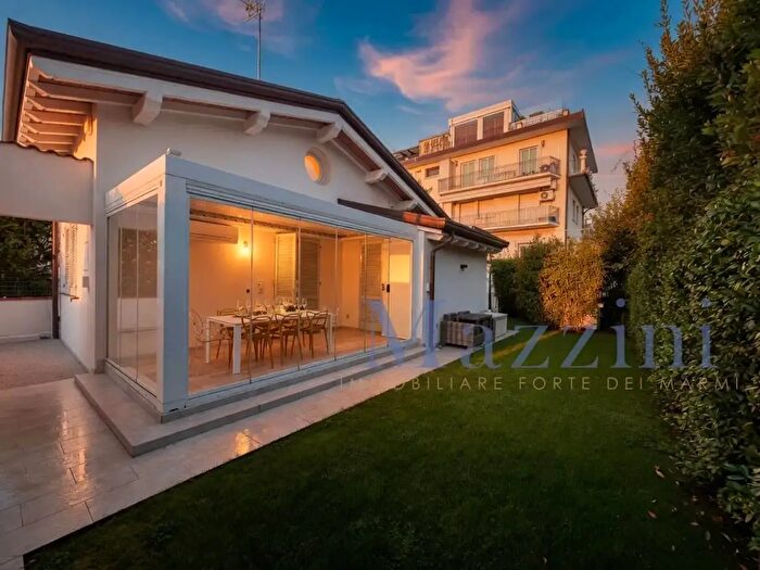 Casa con 7 locali in vendita in Via Agnelli, Forte Dei Marmi