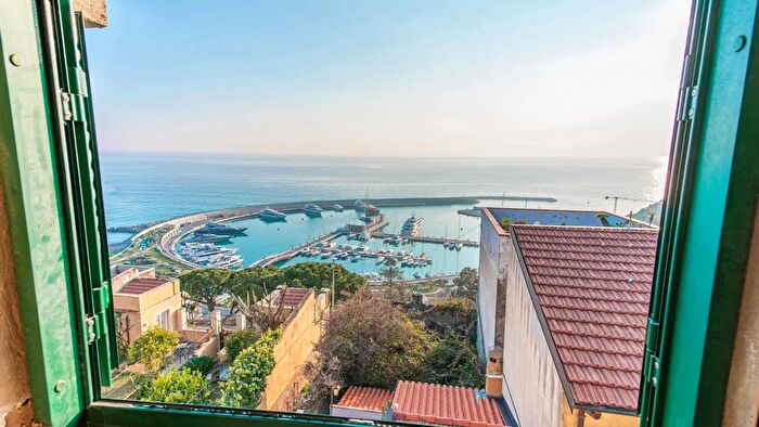 Appartamento trilocale in vendita in Via Garibaldi, Ventimiglia