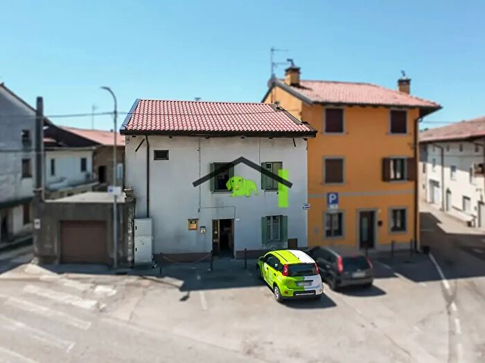 Appartamento con 9 locali in vendita in Piazza del Consiglio, Pozzuolo Del Friuli