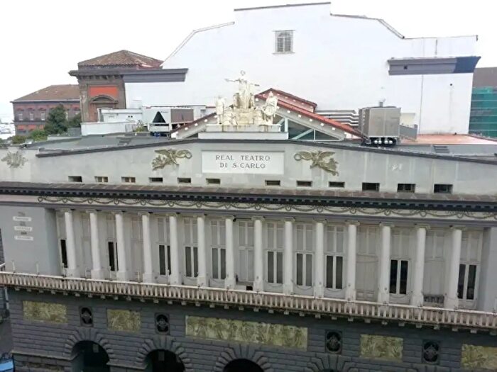 Appartamento bilocale in affitto in Via San Carlo, Napoli