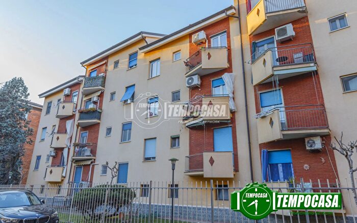 Appartamento trilocale in vendita in Via Roma, Cesano Boscone