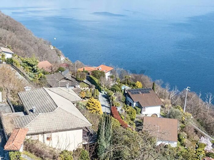 Casa con 7 locali in vendita in Villaggio Valdora, Ghiffa