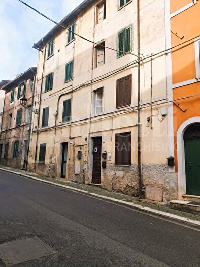 Appartamento con 10 locali in vendita in Via Giuseppe Garibaldi, Montelanico