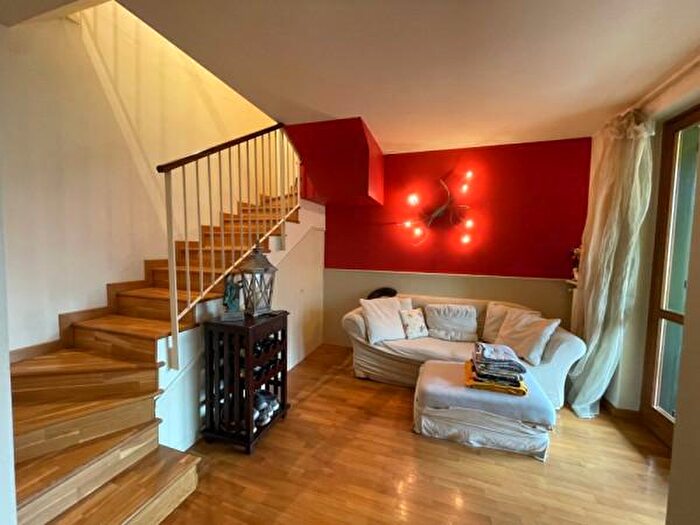 Appartamento quadrilocale in vendita in Via Monsignor Bartolomeo Verzeroli, Cene