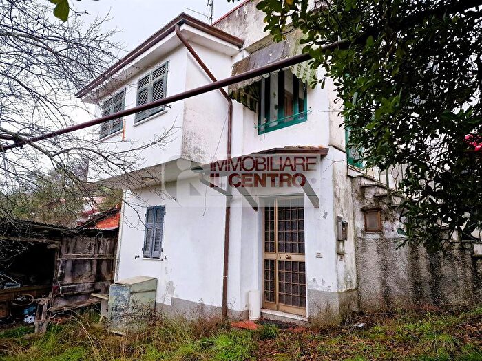 Casa con 7 locali in vendita in Sarzana