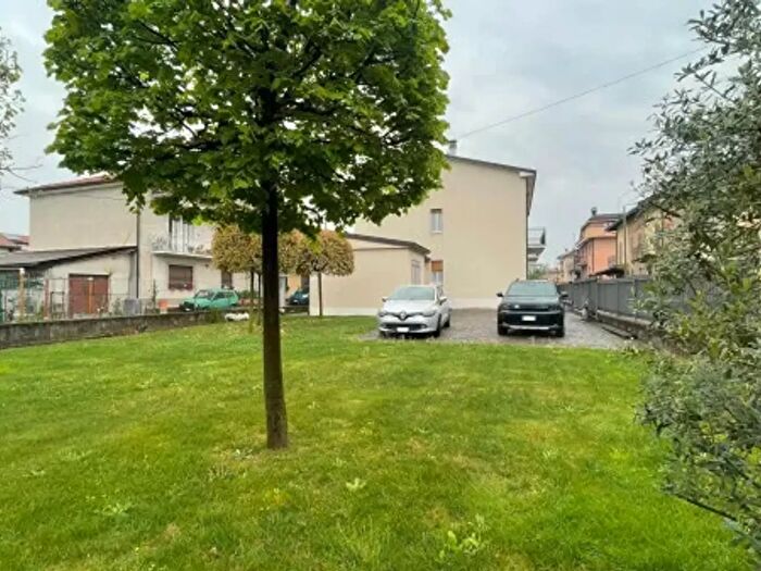 Appartamento trilocale in vendita in Via Novembre, Mariano Comense