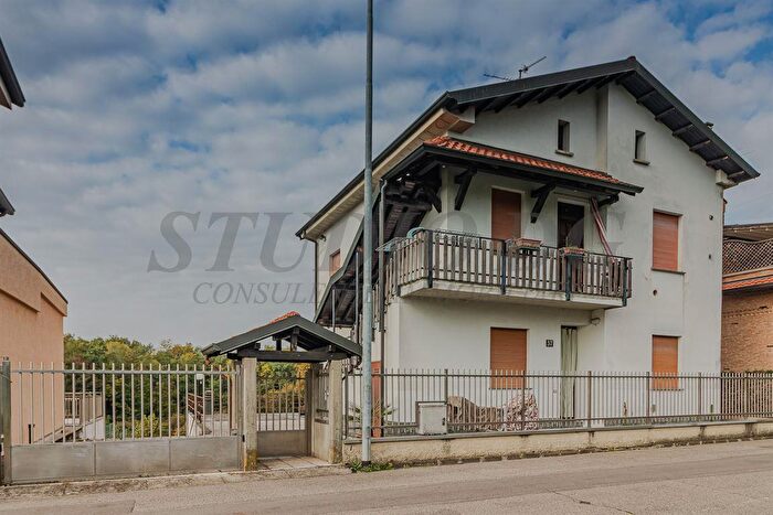 Appartamento trilocale in vendita in Via Vicenza, Cesano Maderno