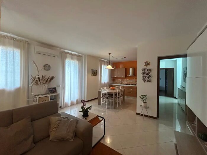 Appartamento con 5 locali in vendita in Via Piazzetta Giosuè Carducci, Legnago