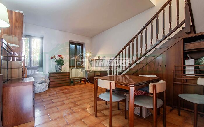 Appartamento con 5 locali in vendita in Origgio