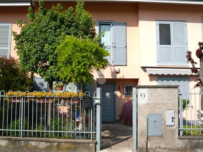 Casa quadrilocale in vendita in Via Giosue Ceriani, Origgio