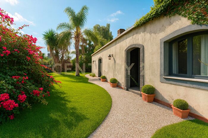 Casa con 7 locali in vendita in Via Nuova, Acireale