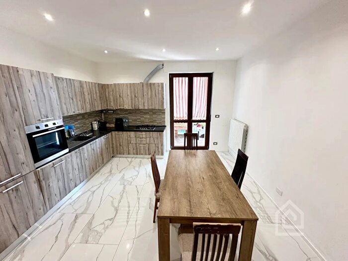 Appartamento trilocale in vendita in Via Carpi d, Rondissone