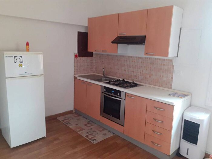 Appartamento trilocale in affitto in Via Isabella Andreini, San Donato, Bologna