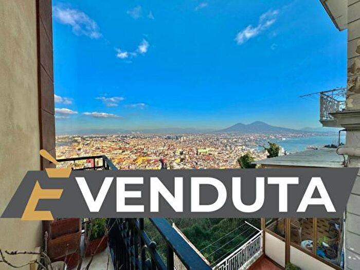 Appartamento con 5 locali in vendita in Largo San Martino, Napoli