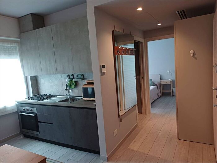 Appartamento trilocale in affitto in Via Pantelleria, Certosa, Milano