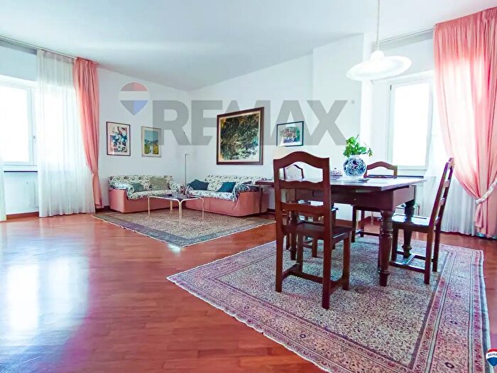 Appartamento con 6 locali in vendita in Via S Moro, Genova