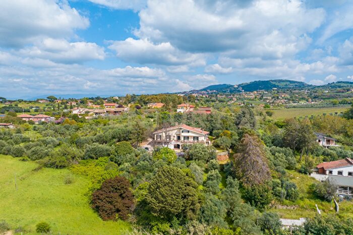 Casa con 10 locali in vendita in Via di Grotte Maria, Frascati