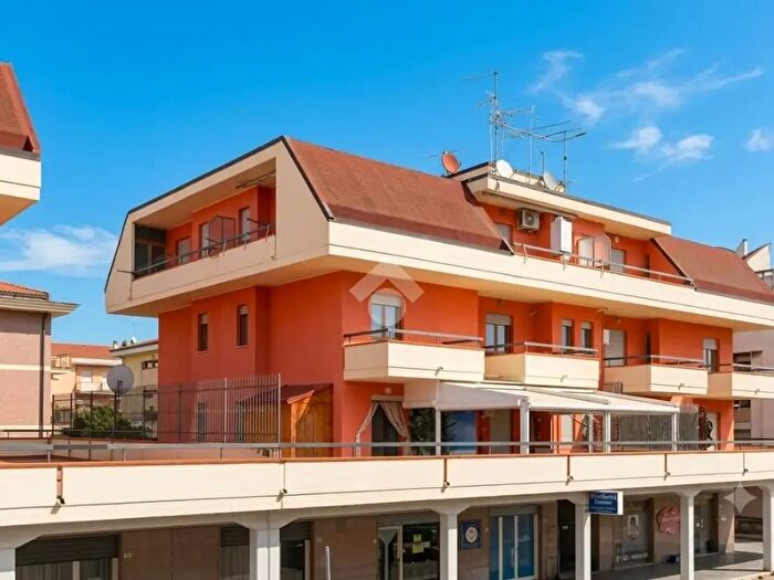 Appartamento trilocale in vendita in Via Ignazio Silone, Martinsicuro
