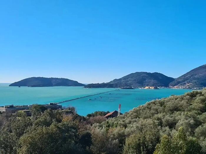 Appartamento con 5 locali in vendita in Ale S Bartolome, Lerici