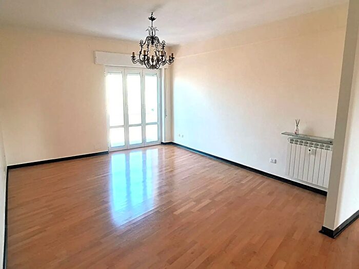 Appartamento con 7 locali in vendita in Via Stassano, Genova