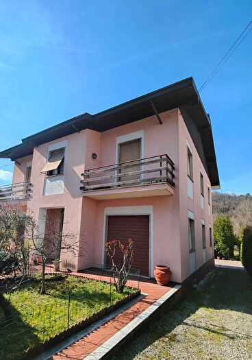 Casa con 12 locali in vendita in Fivizzano