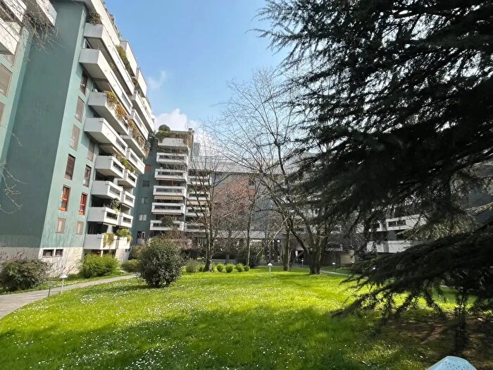 Appartamento con 6 locali in vendita in Via Francesco Primaticcio, Milano